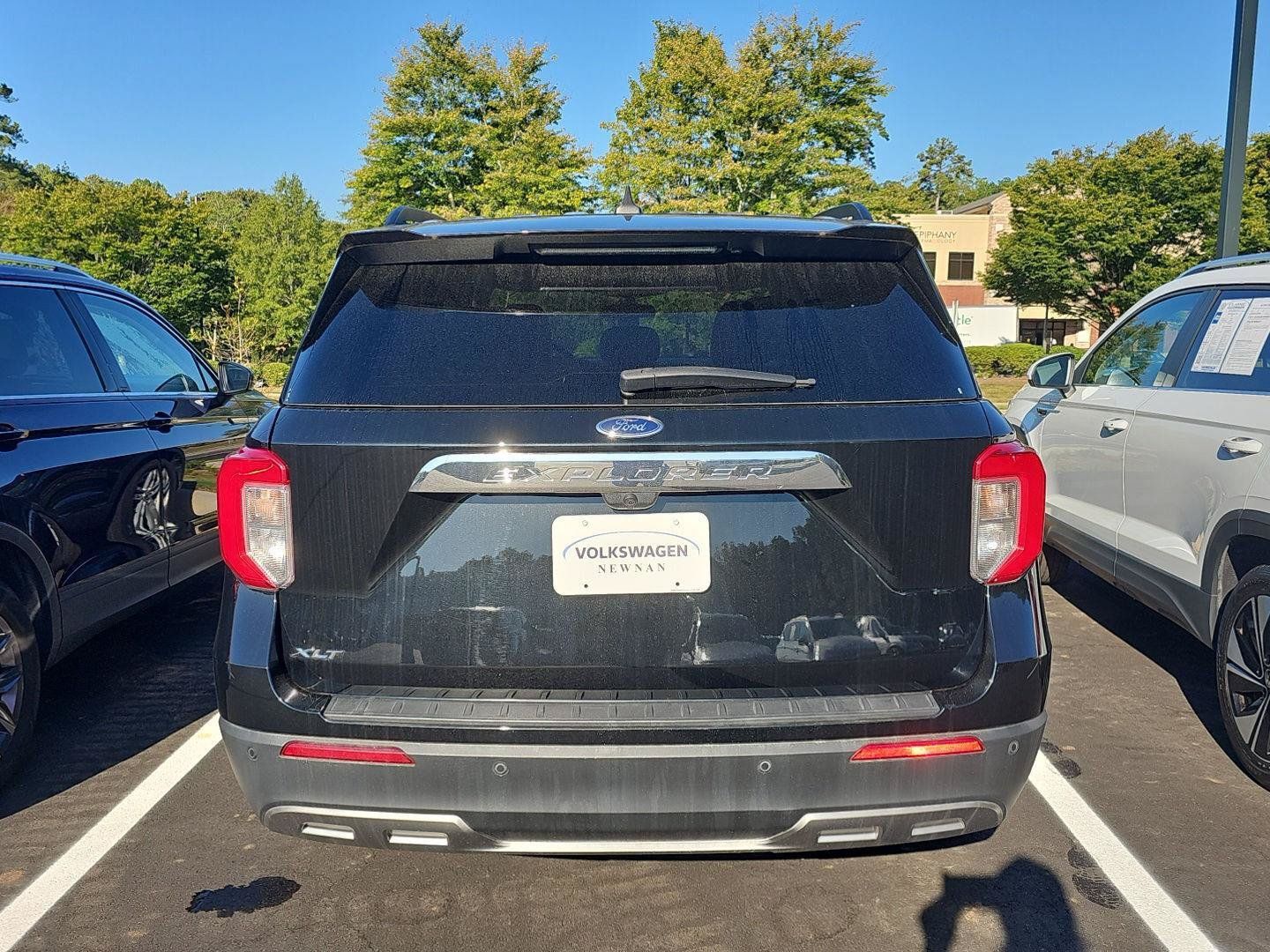 Used 2023 Ford Explorer XLT w/ Equipment Group 202A RWD image 4