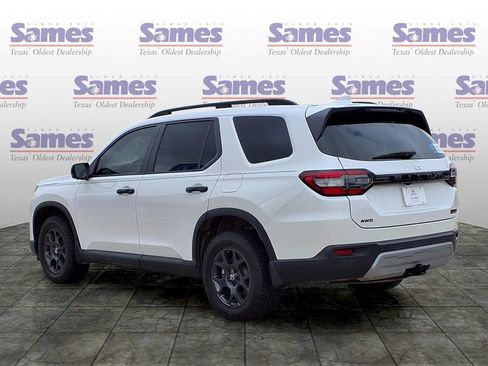 Certified 2025 Honda Pilot TrailSport image 5