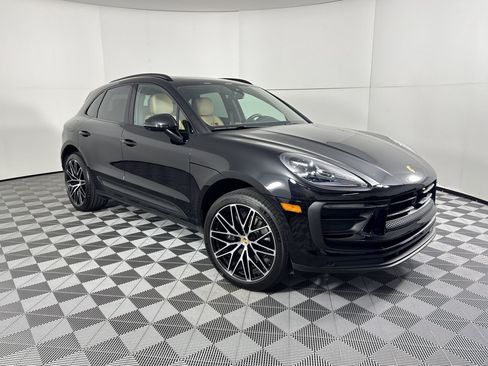 Certified 2026 Porsche Macan AWD/4WD image 7