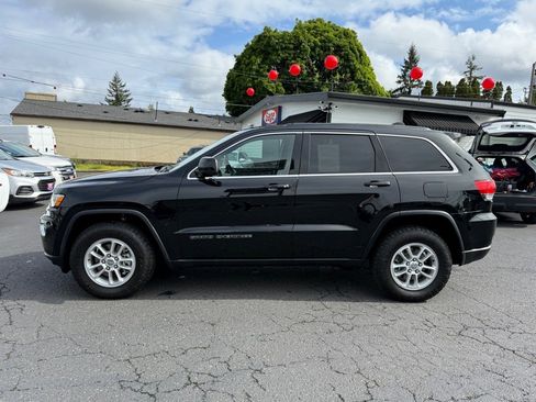 Used 2018 Jeep Grand Cherokee Laredo image 3