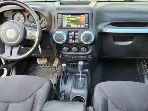 Used 2015 Jeep Wrangler Unlimited Sahara AWD/4WD image 36