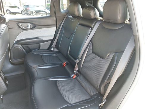 Used 2023 Jeep Compass Latitude image 13