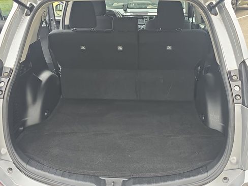 Used 2016 Toyota RAV4 LE FWD image 15