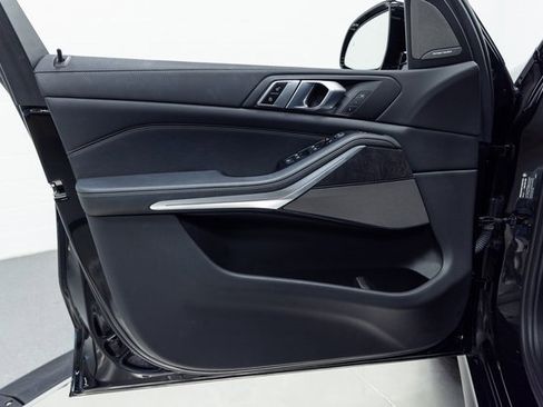 Used 2023 BMW X5 xDrive40i w/ M Sport Package image 11