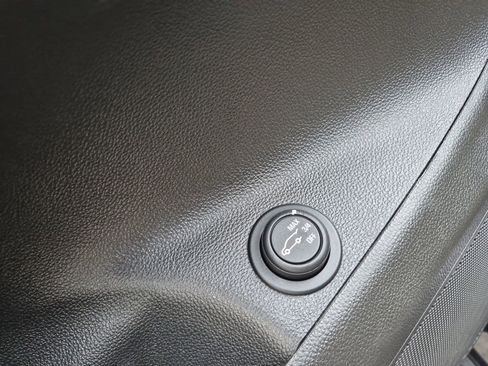 Used 2020 Buick Envision Essence w/ Experience Buick Package image 13