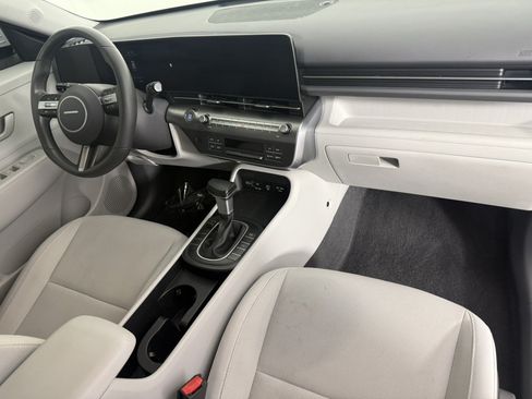 Used 2024 Hyundai Kona SEL FWD image 11