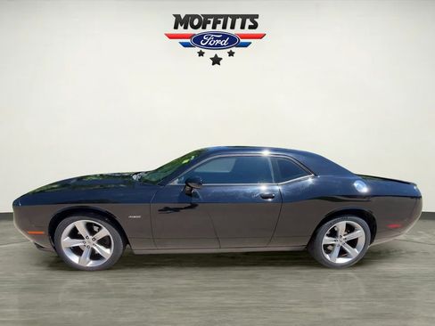 Used 2017 Dodge Challenger R/T RWD image 2