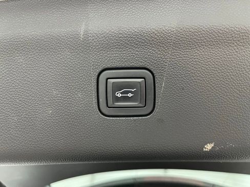 Used 2021 Buick Enclave Premium w/ Sun and Sites Package image 37