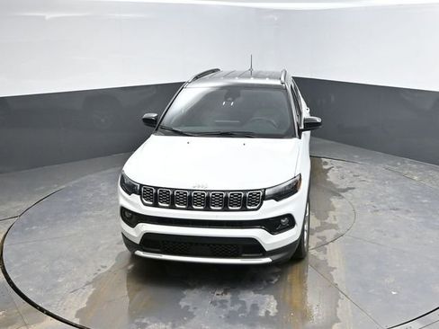 Used 2025 Jeep Compass Limited image 39