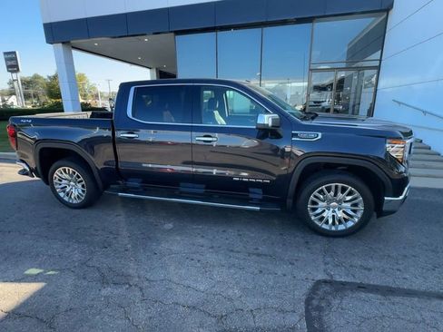 Certified 2022 GMC Sierra 1500 SLT w/ SLT Convenience Package image 9