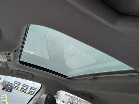 Used 2025 Volkswagen Jetta SE w/ Sunroof Package image 13