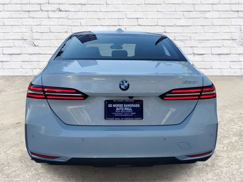 Used 2025 BMW 530i image 3