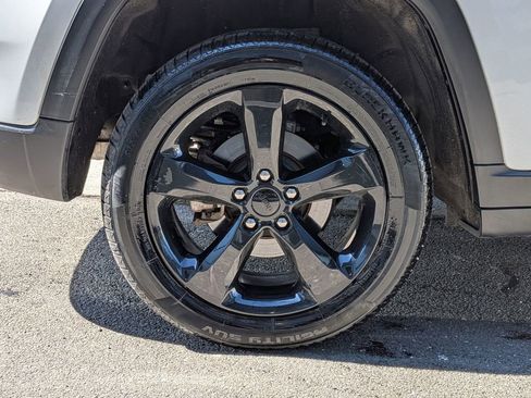 Used 2023 Jeep Grand Cherokee Altitude image 29