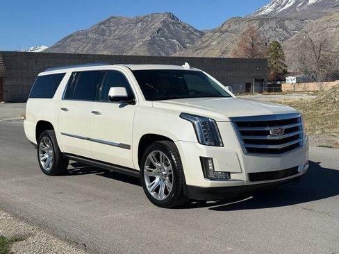 Used 2015 Cadillac Escalade ESV Premium RWD image 1