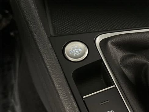 Certified 2023 Volkswagen Jetta SE w/ Panoramic Sunroof Package image 11