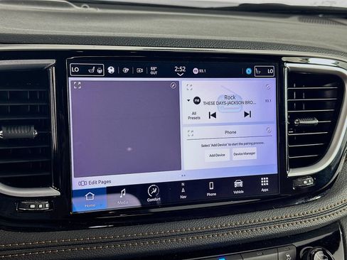 Used 2022 Chrysler Pacifica Pinnacle FWD image 15