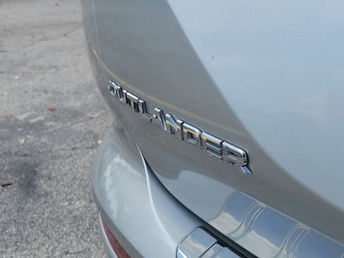 Used 2022 Mitsubishi Outlander ES image 7