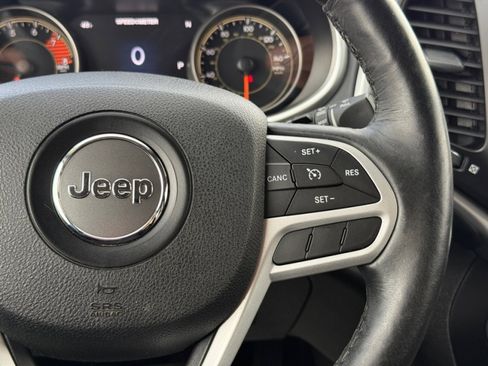 Used 2017 Jeep Cherokee Overland AWD/4WD image 23