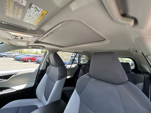 Used 2019 Toyota RAV4 XLE w/ Convenience Package FWD image 19