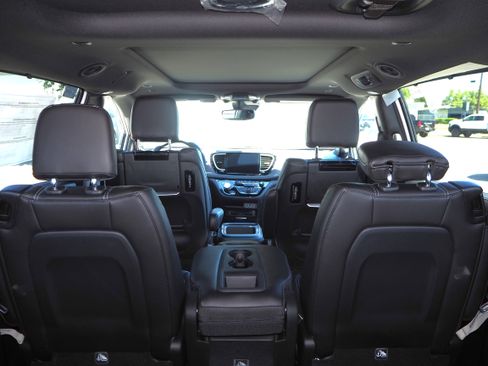 New 2025 Chrysler Pacifica Select w/ Uconnect Theater Family Group image 12