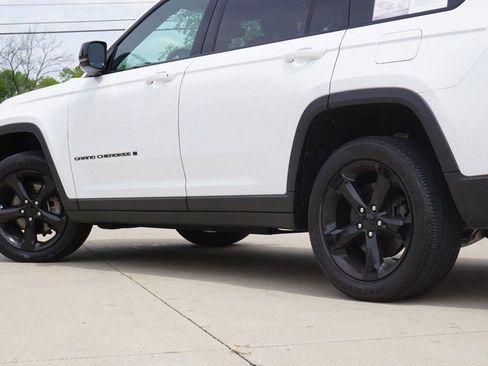 Used 2024 Jeep Grand Cherokee L Altitude AWD/4WD image 13