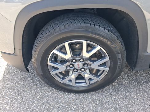Used 2023 GMC Acadia SLT FWD image 18