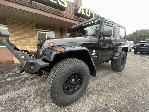 Used 2014 Jeep Wrangler Sahara w/ Connectivity Group AWD/4WD image 2
