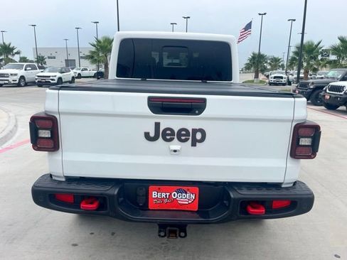 Used 2024 Jeep Gladiator Rubicon AWD/4WD image 5