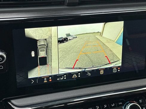 Used 2024 GMC Sierra 1500 AT4 w/ Technology Package image 18