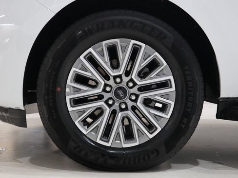 Used 2026 Ford Expedition Max Platinum AWD/4WD image 11