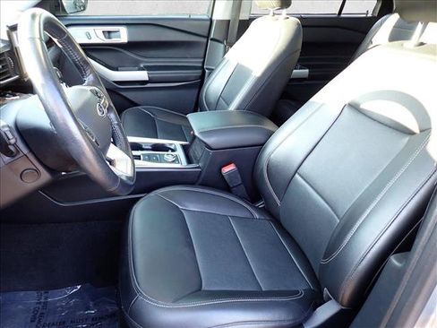 Used 2022 Ford Explorer Limited w/ Equipment Group 301A AWD/4WD image 13
