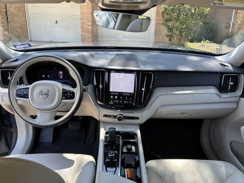 Used 2023 Volvo XC60 B5 Plus w/ Climate Package AWD/4WD image 4