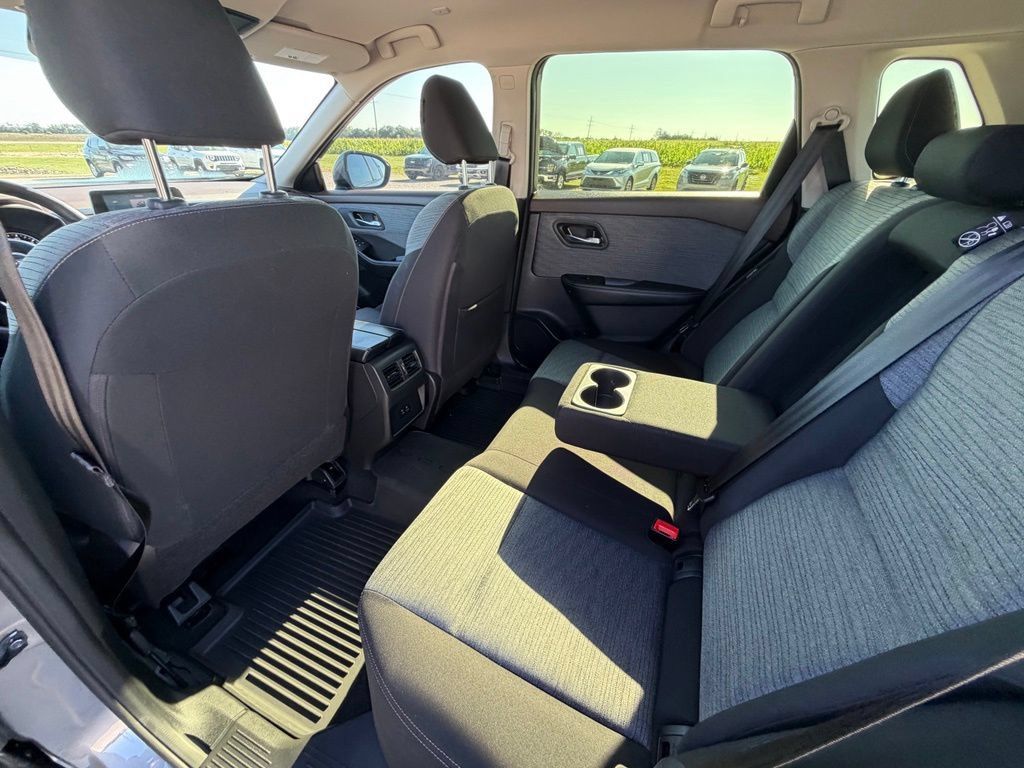 Used 2023 Nissan Rogue SV AWD/4WD image 23