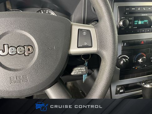 Used 2010 Jeep Commander Sport AWD/4WD image 18