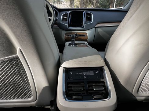 Used 2021 Volvo XC90 T6 Momentum image 39