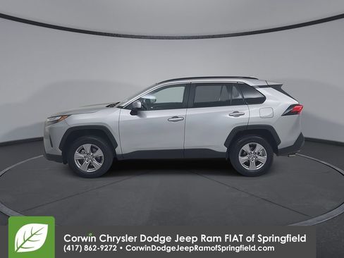 Used 2025 Toyota RAV4 XLE AWD/4WD image 9