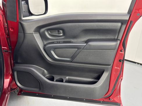 Used 2017 Nissan Titan S image 33