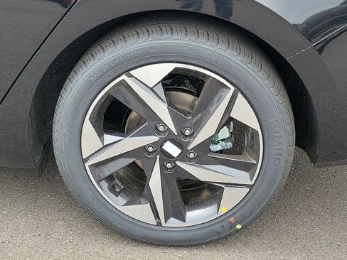 Certified 2023 Hyundai Elantra Limited w/ Cargo Package image 7