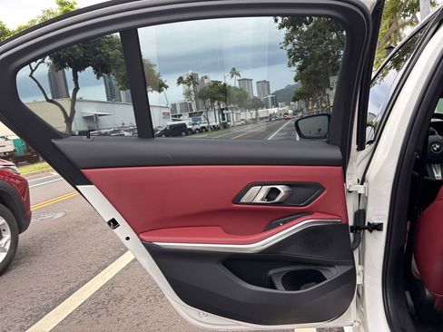 Used 2023 BMW 330i Sedan w/ M Sport Package image 15