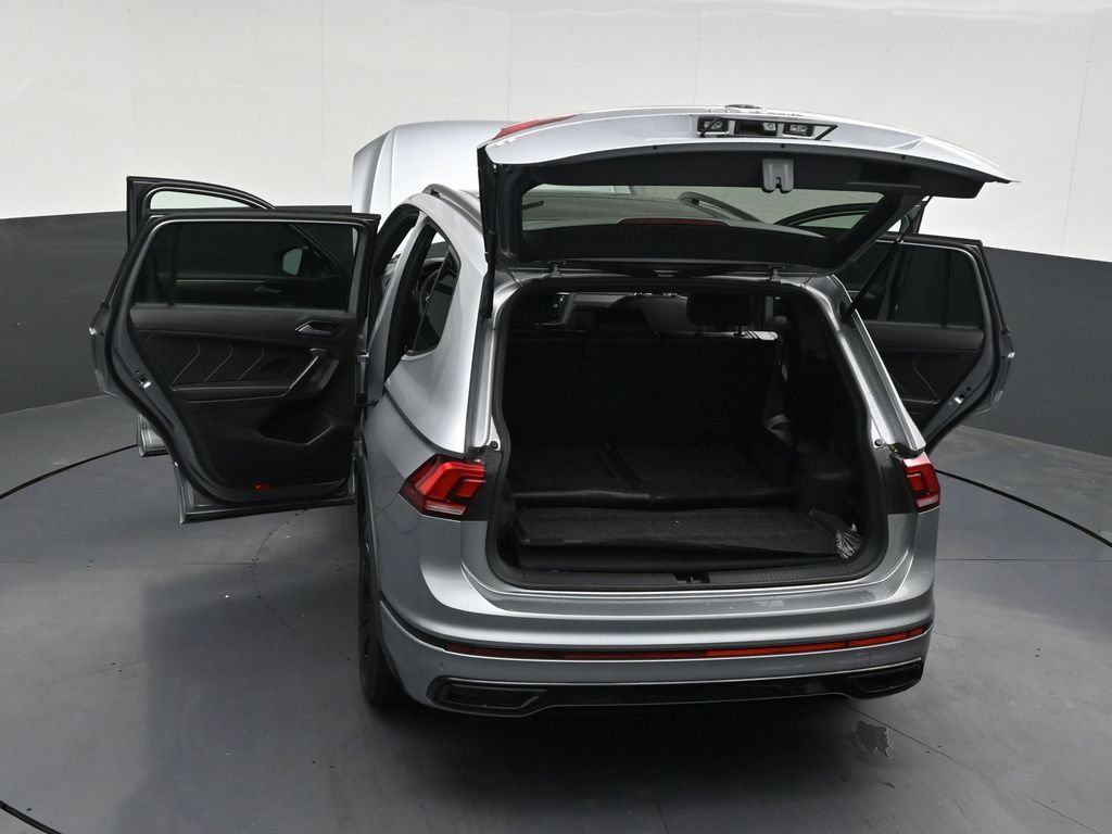 Used 2023 Volkswagen Tiguan SE R-Line FWD image 34