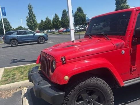 Used 2015 Jeep Wrangler Unlimited Sahara AWD/4WD image 11