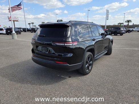 Used 2024 Jeep Grand Cherokee L Limited w/ Black Appearance Package image 7