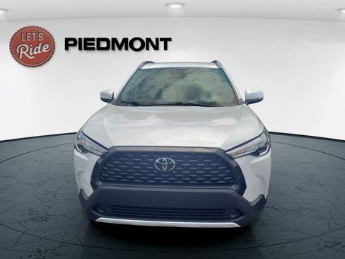 Used 2024 Toyota Corolla Cross LE FWD image 2