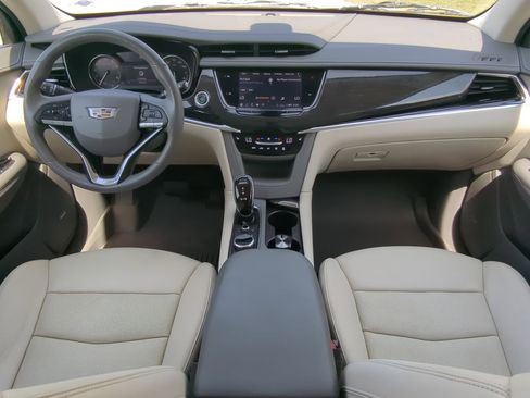 Used 2020 Cadillac XT6 Premium Luxury image 13