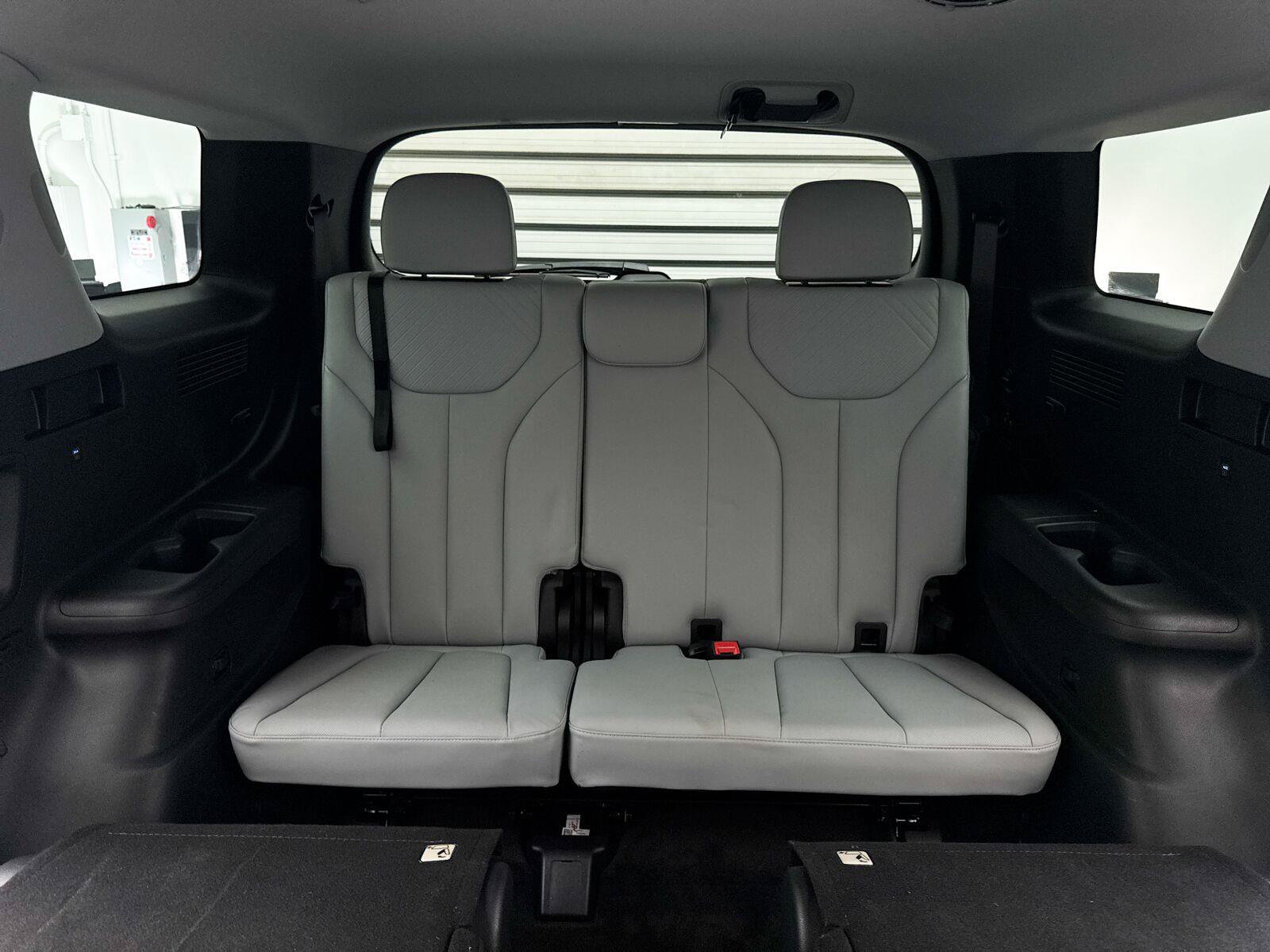 Used 2024 Hyundai Palisade SEL w/ Premium Package FWD image 14