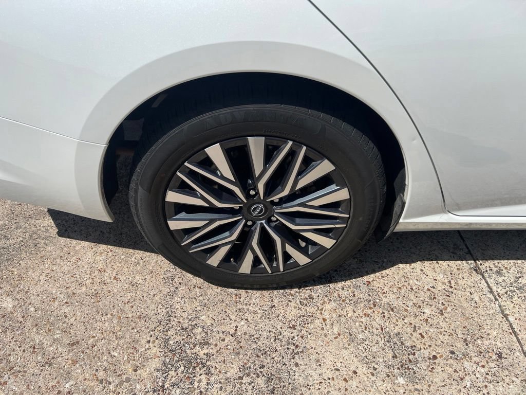 Used 2024 Nissan Altima 2.5 SV FWD image 17