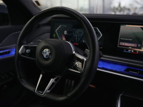 Used 2024 BMW 740i image 5