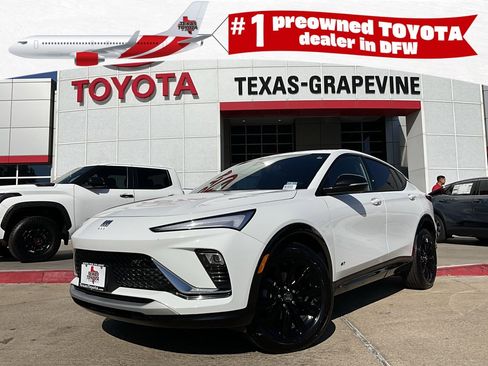 Used 2025 Buick Envista Sport Touring image 1