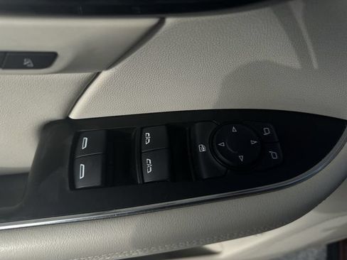 Used 2021 Buick Envision Essence FWD image 22
