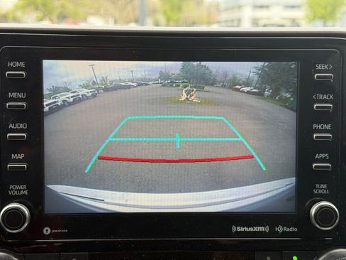 Used 2022 Toyota Highlander XLE image 10